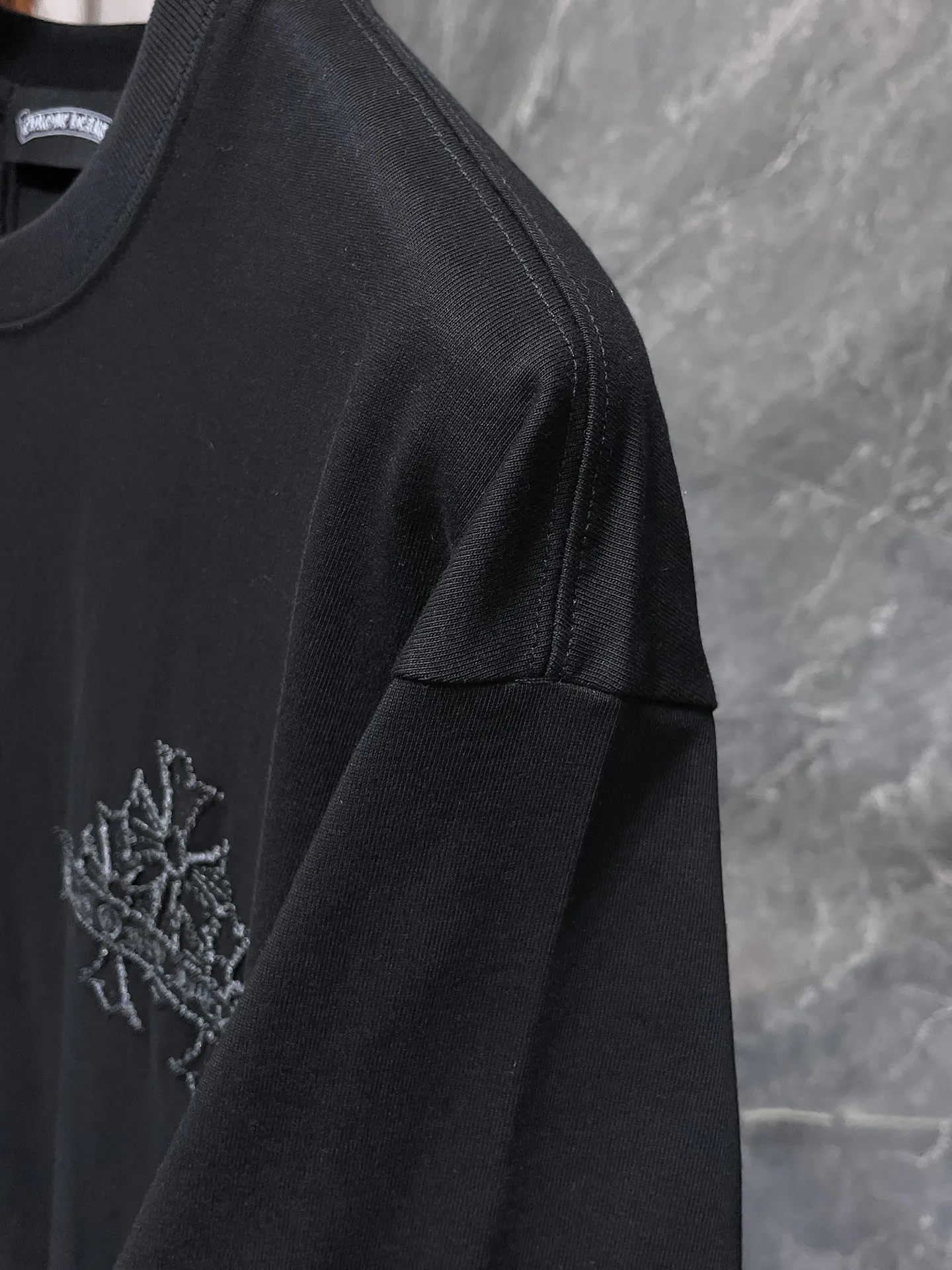 P180 new Chrome Hearts 25ss high version for summer! High-weight, environmentally friendly and high-quality top-grade fabric 280g Crow cross roller embroidery short sleeves Vacuum embroidery method! Heavy embroidery! ! ! Tens of thousands of needles! ! Counter synchronization 1:1 replica version Recommended color: black white Code number: S, M, L, XL